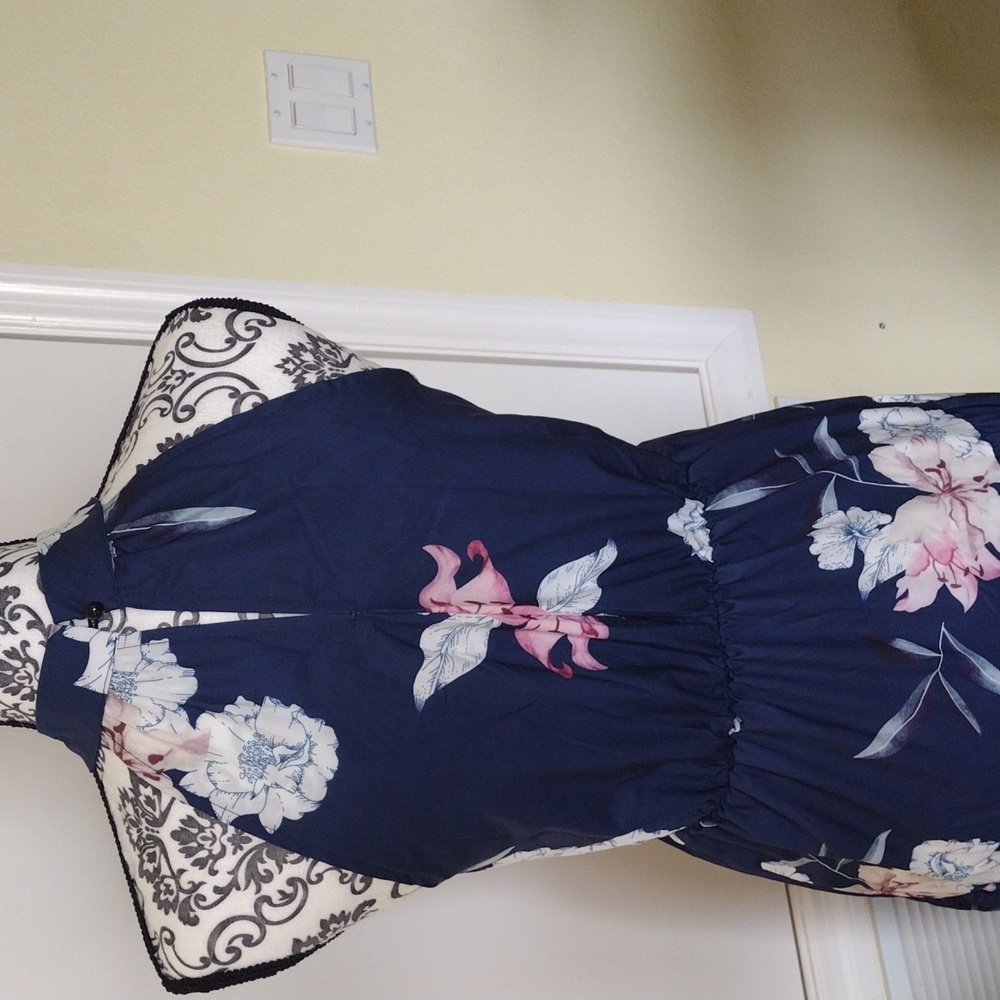 Dress - Picture 3 of 6